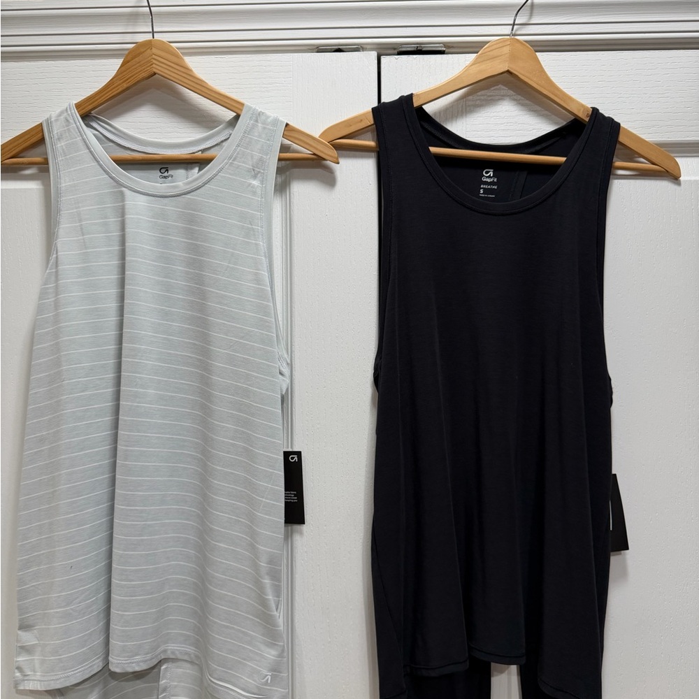 GAP Black and Light Gray Tank Tops size S women GapFit Breathe 2 pc new women